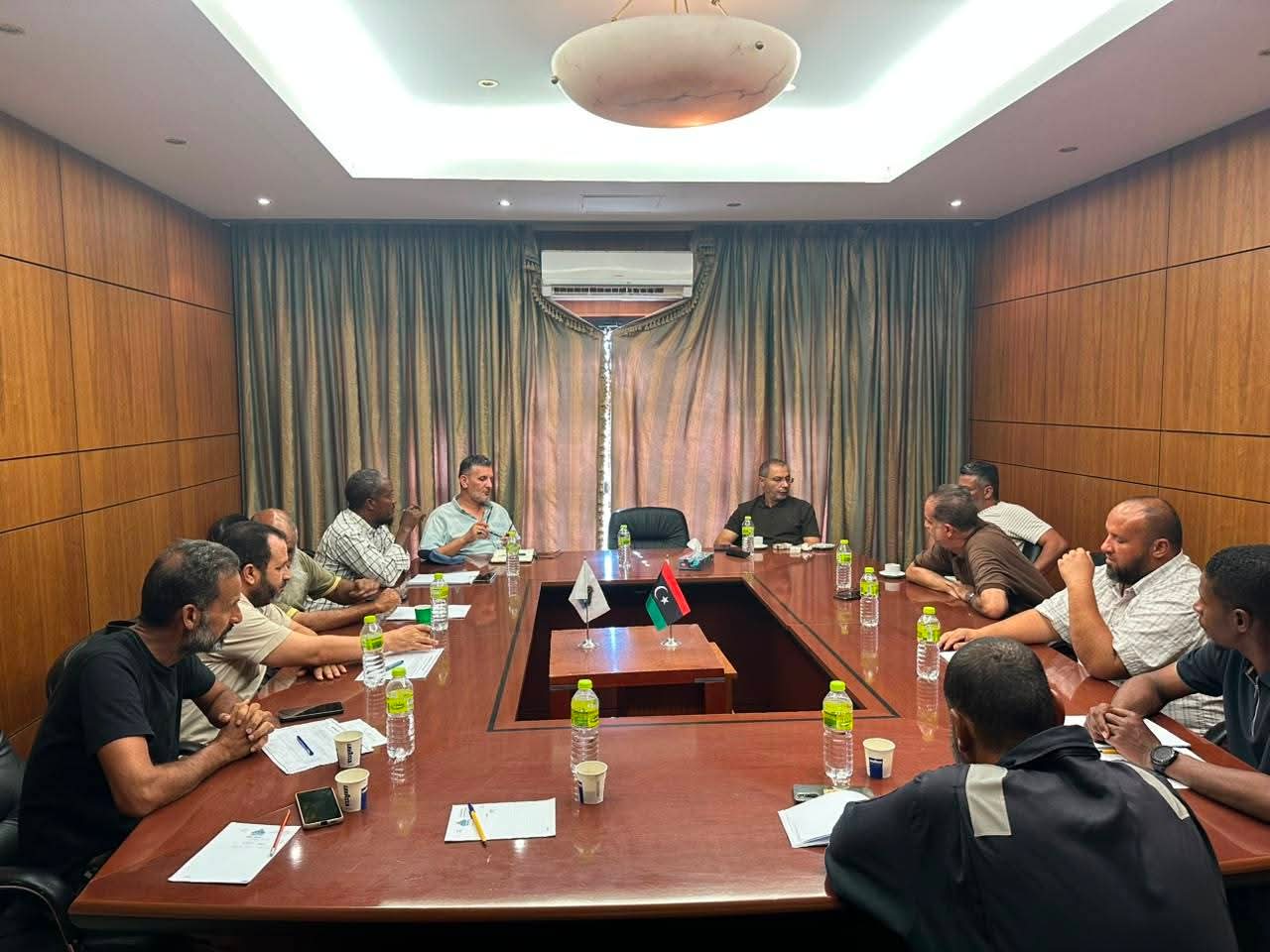 اجتمع  رئيس اللجنة الإدارية المهندس أحمد الديب بمواقع عمل جهاز النهر الصناعي